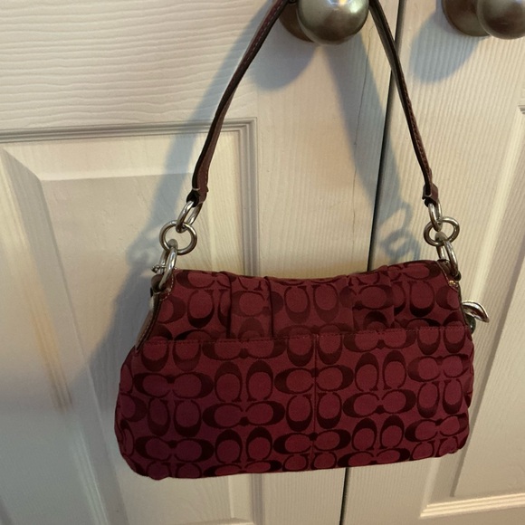 Rare Coach Maroon Signature Shoulder Bag - Picture 6 of 7
